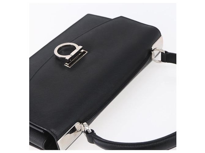Borsa a Spalla Gancini in Pelle Nera e Argento Salvatore Ferragamo Auth 153903 Nero - vista 7