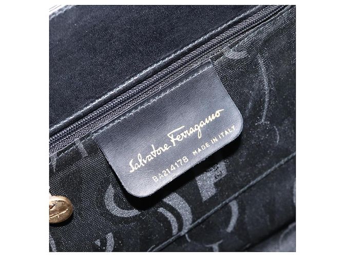 Borsa a mano Vala in pelle nera e oro Salvatore Ferragamo Auth gh1245 Nero D'oro - vista 15