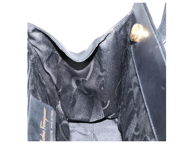Borsa a mano Vala in pelle nera e oro Salvatore Ferragamo Auth gh1245 Nero D'oro - vista 17