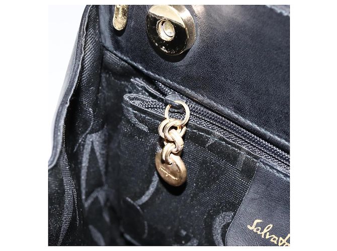Borsa a mano Vala in pelle nera e oro Salvatore Ferragamo Auth gh1245 Nero D'oro - vista 19