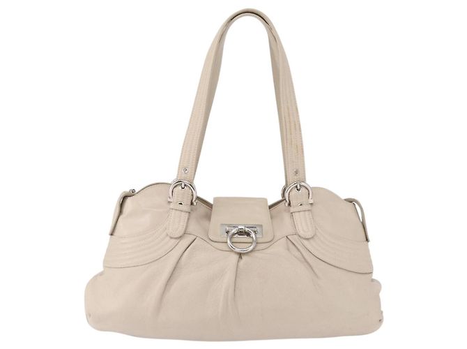 Borsa a Spalla Gancini in Pelle Argento Bianca Auth 149671 di Salvatore Ferragamo Bianco - vista 13