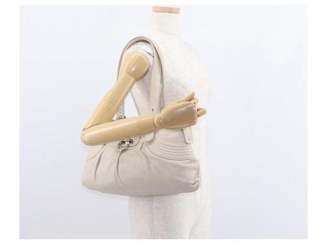 Borsa a Spalla Gancini in Pelle Argento Bianca Auth 149671 di Salvatore Ferragamo Bianco - vista 22