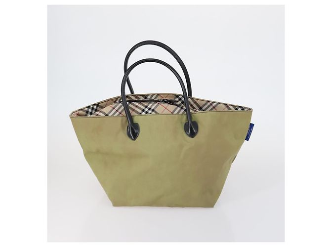 Autre Marque Borsa a spalla Burberrys Nova Check in tela di nylon 2 set beige Auth 155112 - vista 2