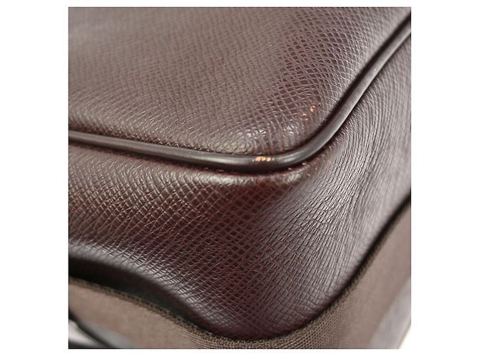 Borsa Reporter Louis Vuitton in pelle Taiga PM Porpora - vista 7