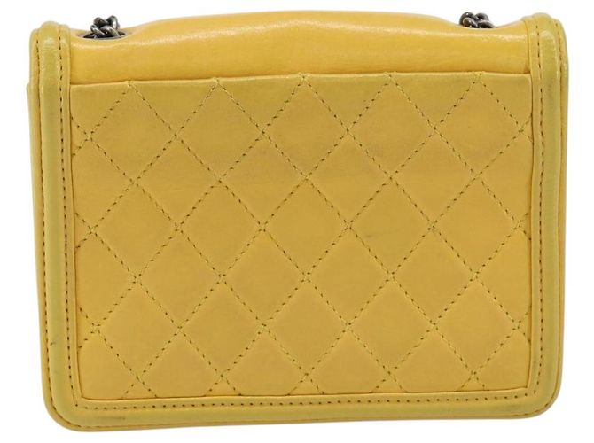 Chanel Boy Brick Flap Lambskin and Plexiglass Mini Amarillo - vista 2