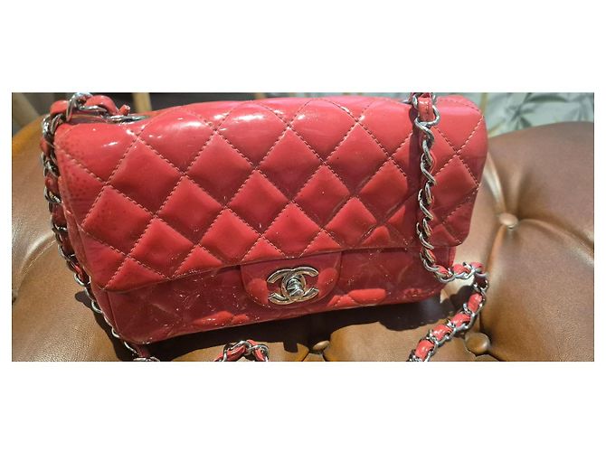 Borsa Chanel in pelle verniciata corallo - vista 2
