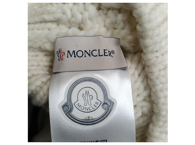 Berretto Moncler con pompon in lana bianca Bianco Crudo - vista 3