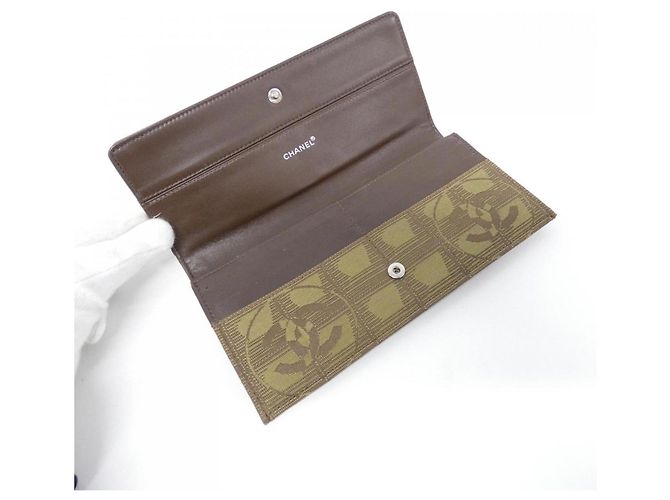 Cartera Larga Chanel Travel Line 15788 Verde Caqui - vista 4