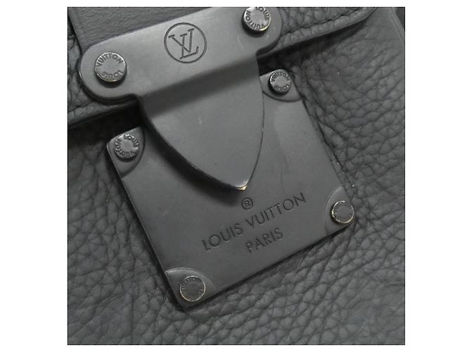 Borsa a spalla verticale indossabile S-Lock in Monogram Taurillon Louis Vuitton Nero Monogramma - vista 4