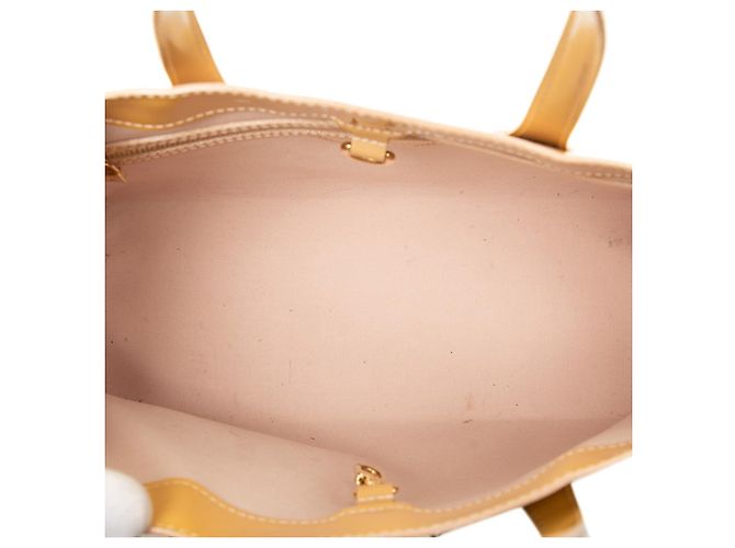 Borsa Louis Vuitton Monogram Vernis Wilshire PM Beige Corallo - vista 4