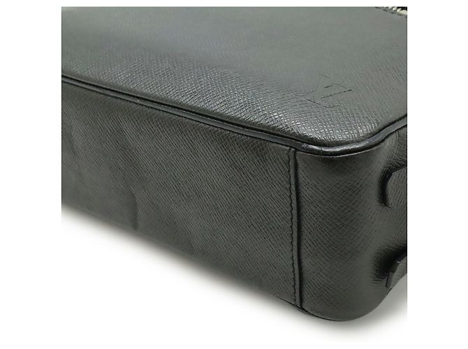Clutch Neo Pavel Taiga Louis Vuitton Nero - vista 3