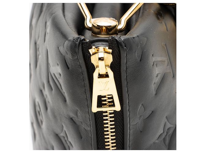 Louis Vuitton Monogram Prägung Lammleder Coussin MM Schultertasche Schwarz - Ansicht 8