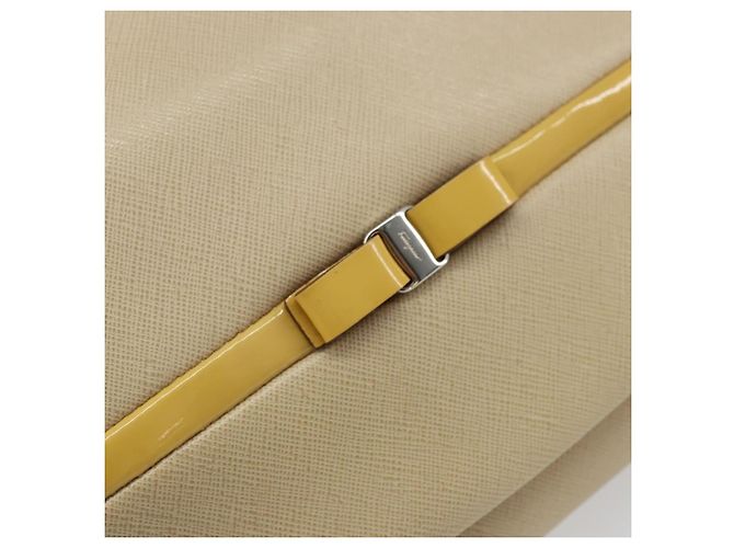 Borsa a Spalla Vala Chain in Pelle Beige Argento Auth BA8967 di Salvatore Ferragamo - vista 17