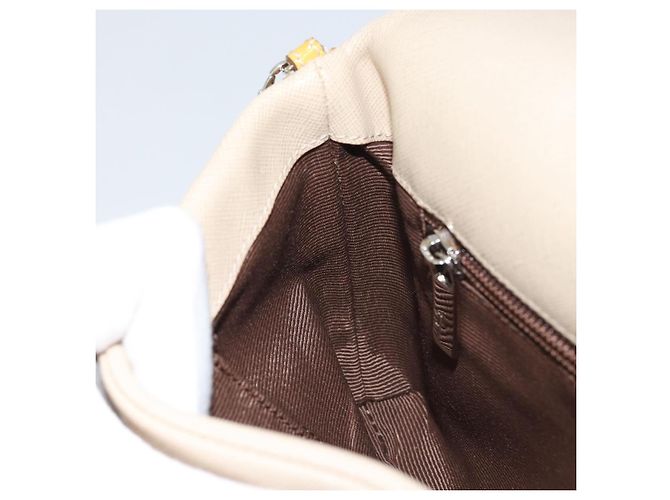 Borsa a Spalla Vala Chain in Pelle Beige Argento Auth BA8967 di Salvatore Ferragamo - vista 21