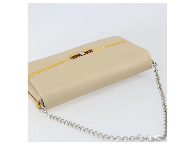 Borsa a Spalla Vala Chain in Pelle Beige Argento Auth BA8967 di Salvatore Ferragamo - vista 6