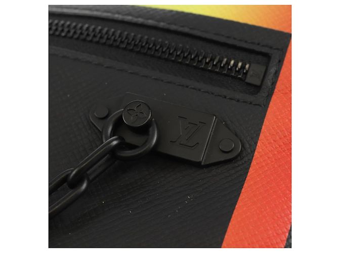 LOUIS VUITTON taiga arcobaleno Pochette A4 Borsa Nera M30347 LV Auth 157880M Nero - vista 17