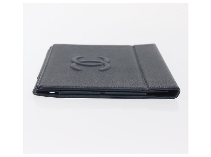 Custodia per iPad CHANEL in pelle caviar blu navy CC Auth BA8862 - vista 3