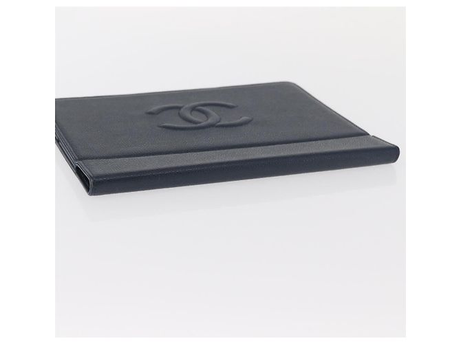 Custodia per iPad CHANEL in pelle caviar blu navy CC Auth BA8862 - vista 5