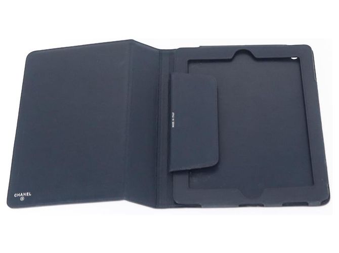 Custodia per iPad CHANEL in pelle caviar blu navy CC Auth BA8862 - vista 8