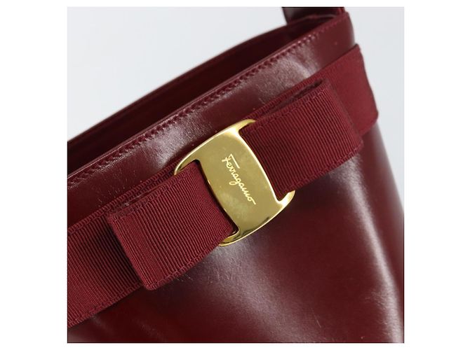 Borsa a mano Vala in pelle rossa e oro di Salvatore Ferragamo Auth gh1422 Rosso D'oro - vista 18