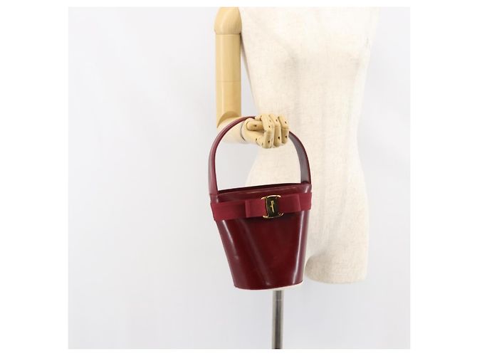 Borsa a mano Vala in pelle rossa e oro di Salvatore Ferragamo Auth gh1422 Rosso D'oro - vista 21