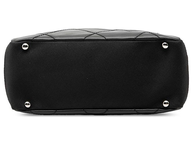 Chanel Schwarze Kleine Gesteppte Beschichtete Canvas Paris Biarritz Tote - Ansicht 3