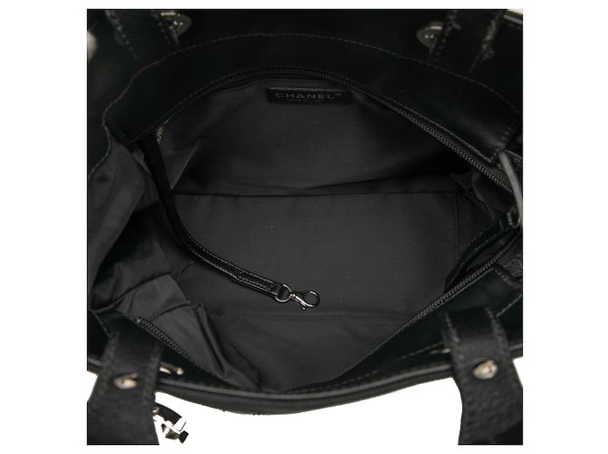 Chanel Schwarze Kleine Gesteppte Beschichtete Canvas Paris Biarritz Tote - Ansicht 4