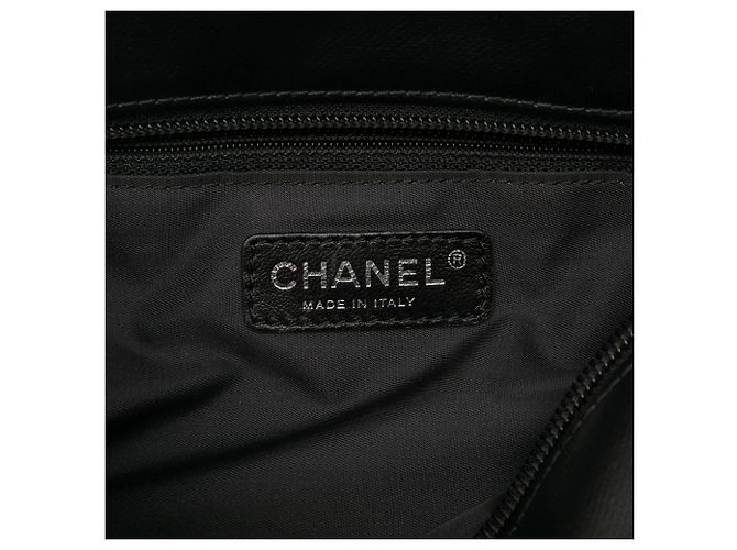 Chanel Schwarze Kleine Gesteppte Beschichtete Canvas Paris Biarritz Tote - Ansicht 5