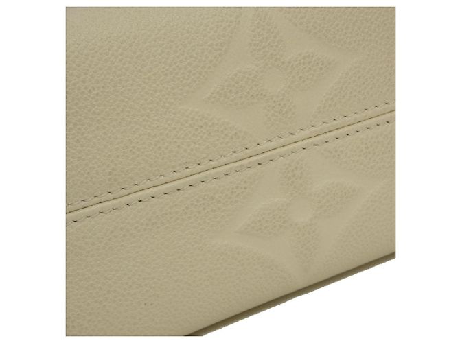 Borsa On-the-Go PM in Monogram Empreinte Louis Vuitton Monogramma - vista 3