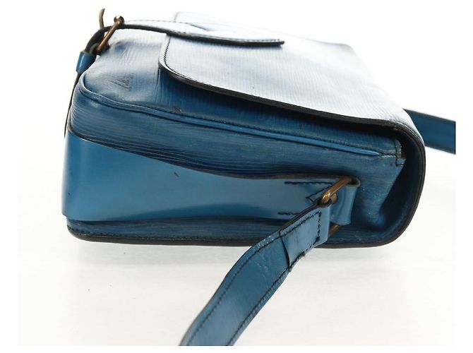 Borsa Cartouchiere Louis Vuitton in pelle Epi MM Blu - vista 4