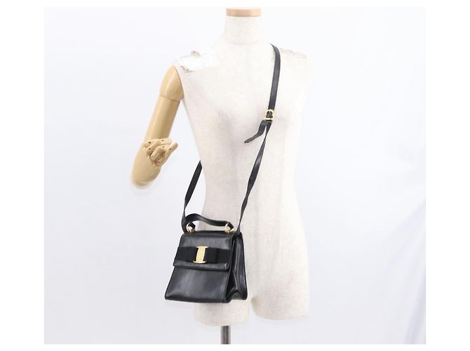 Borsa a mano Vala in pelle 2 in 1 nera e dorata Auth BA8780 di Salvatore Ferragamo Nero D'oro - vista 23