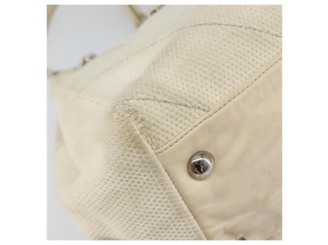 Borsa a spalla CHANEL in tela bianca con cucitura a V e CC argento Auth gh1368 Bianco - vista 16