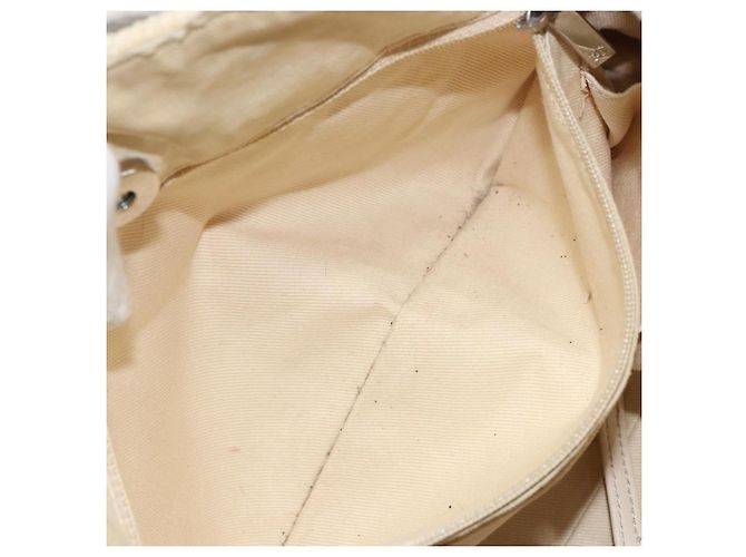 Borsa a spalla CHANEL in tela bianca con cucitura a V e CC argento Auth gh1368 Bianco - vista 22