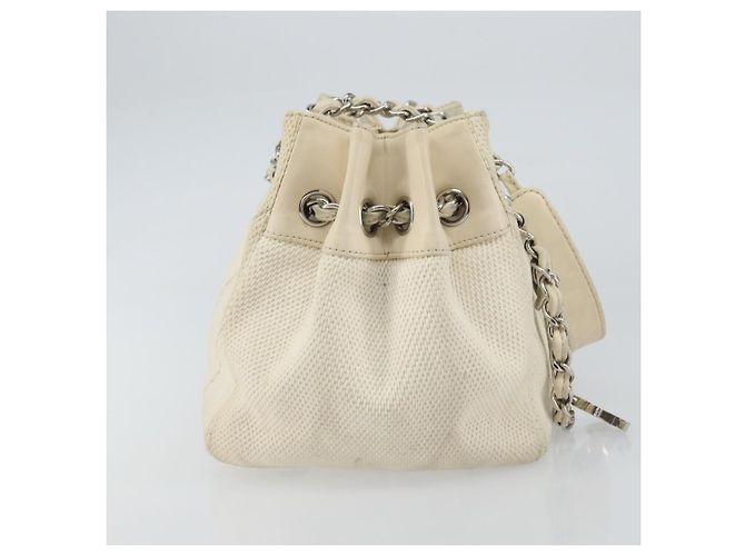 Borsa a spalla CHANEL in tela bianca con cucitura a V e CC argento Auth gh1368 Bianco - vista 4