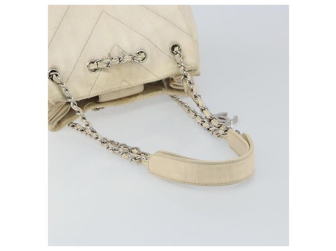 Borsa a spalla CHANEL in tela bianca con cucitura a V e CC argento Auth gh1368 Bianco - vista 7