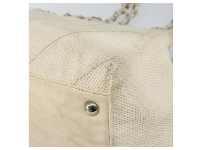 Borsa a spalla CHANEL in tela bianca con cucitura a V e CC argento Auth gh1368 Bianco - vista 9