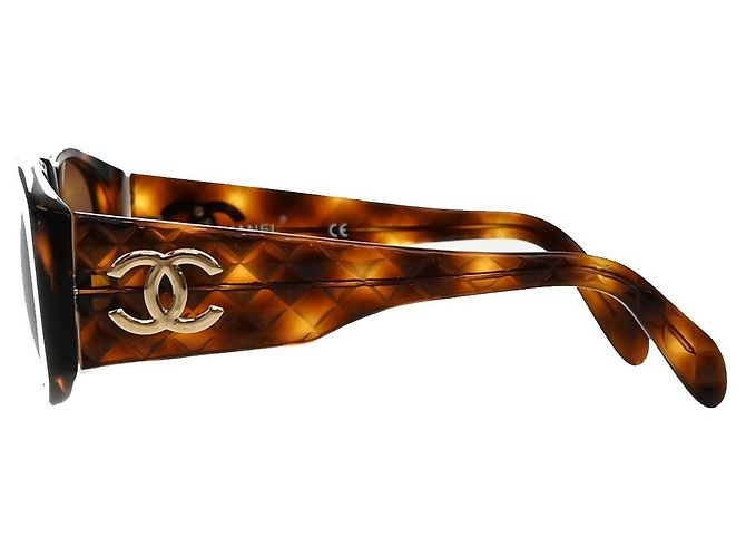 Gafas de sol matelassé con logo CC de Chanel de plástico Castaño - vista 3