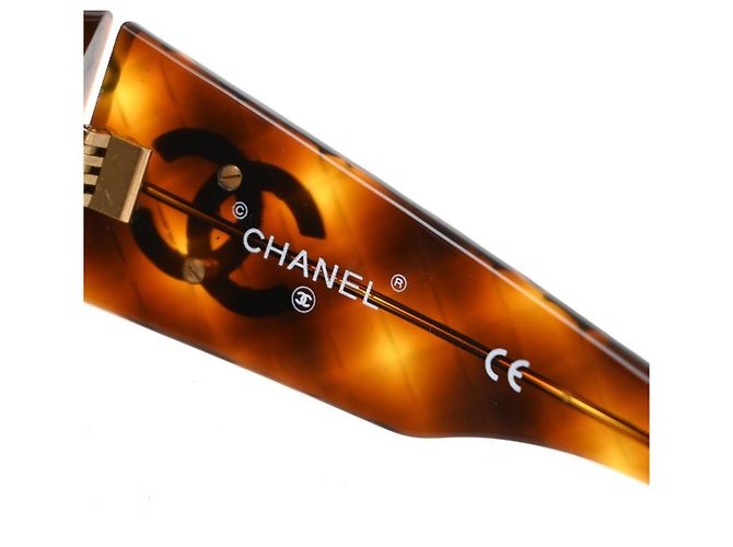 Gafas de sol matelassé con logo CC de Chanel de plástico Castaño - vista 6
