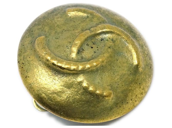 Chanel Vintage CC Round Clip-On Metal Small D'oro - vista 3