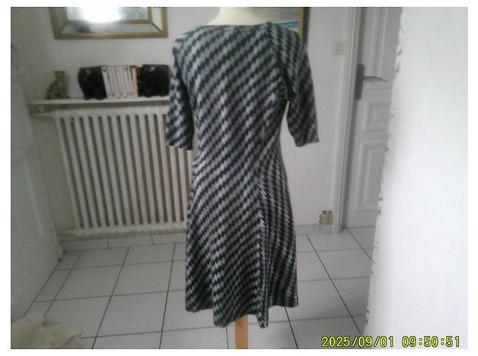 Kenzo Skaterkleid aus Wolle mit grafischem Muster - Ansicht 4