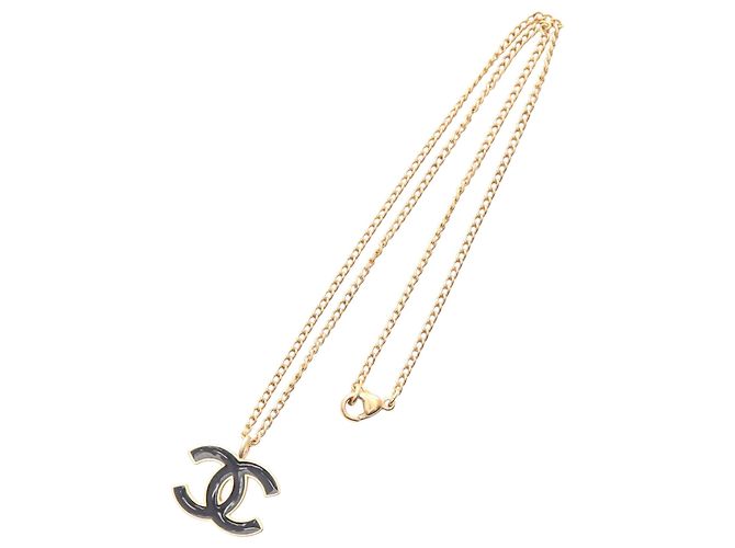 Collana pendente in smalto nero e oro placcato CC di Chanel - vista 6