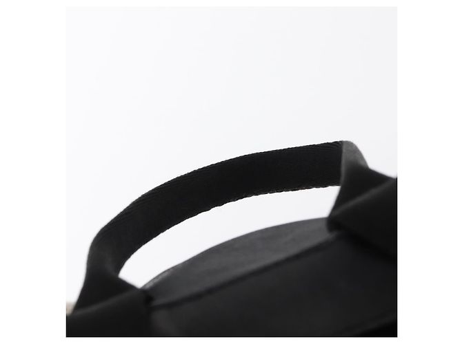 Zaino Gancini in nylon nero e argento Salvatore Ferragamo Auth 155204 - vista 14