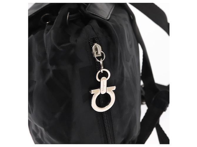 Zaino Gancini in nylon nero e argento Salvatore Ferragamo Auth 155204 - vista 20