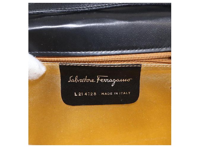 Borsa a Spalla Gancini in Pelle Suede Nera e Oro Auth 156462 di Salvatore Ferragamo Nero D'oro - vista 12