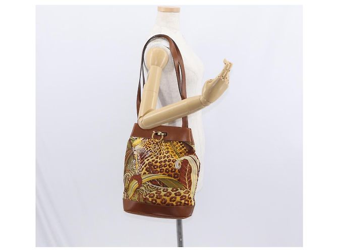 Borsa a Spalla Salvatore Ferragamo in Tela Marrone Oro Auth 151697 D'oro - vista 21
