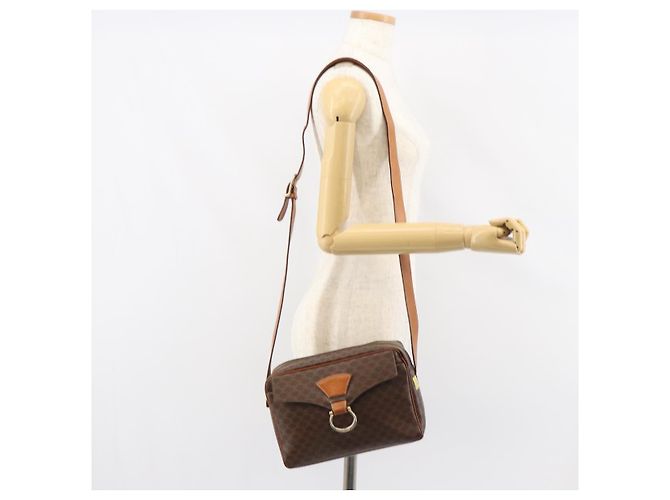 Céline Borsa a Spalla in Tela Macadam CELINE in Pelle PVC Marrone Oro Auth mr1695 D'oro - vista 23