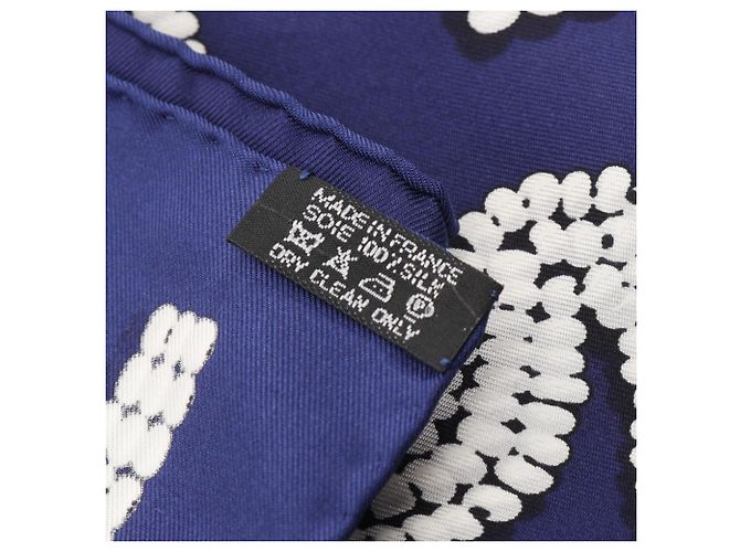 Foulard in seta Hermès Carré Jean 140 Kelly in Perle Bianco Rosso Blu navy - vista 3