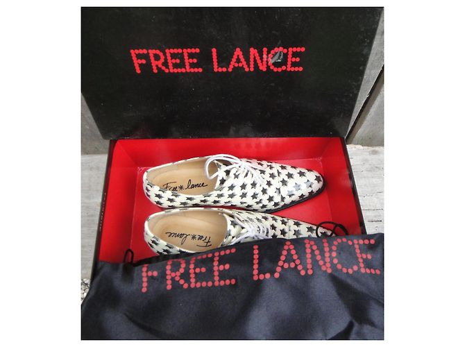 Derbies Free Lance in pelle verniciata bianca Bianco - vista 3