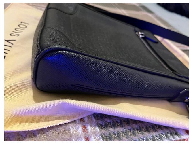 Louis Vuitton Luka Black - view 4