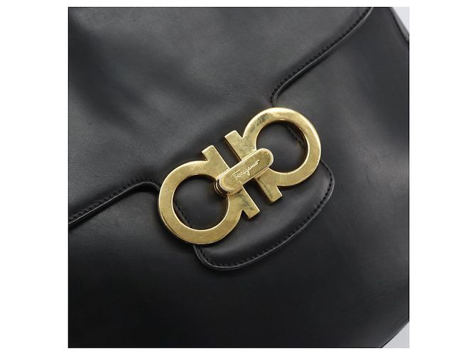 Borsa a Spalla Gancini in Pelle Nera e Oro Salvatore Ferragamo Auth 156463 Nero D'oro - vista 17